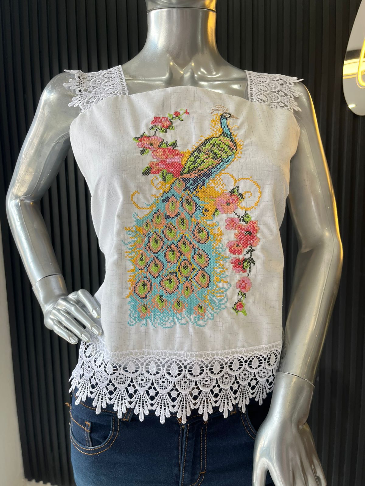 Blusa Estilo Guayabera con Bordados